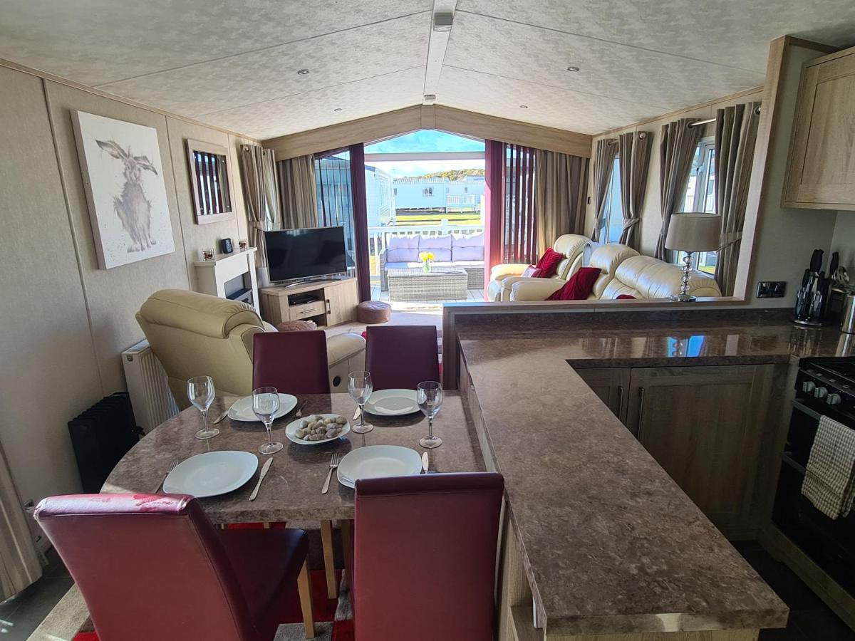 Helmsley Luxury Lodge Lossiemouth Exterior foto
